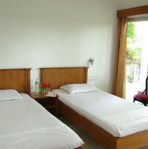 NearBy Hotel