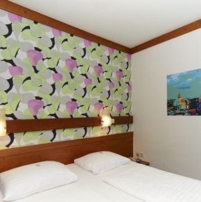 NearBy Hotel