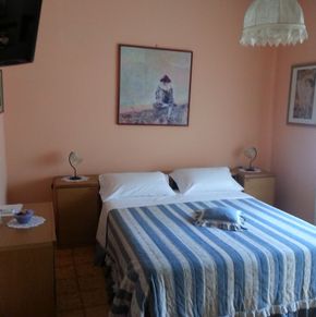 NearBy Hotel