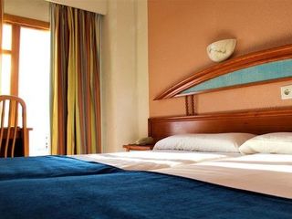 D-H Isla Dorada Hotel