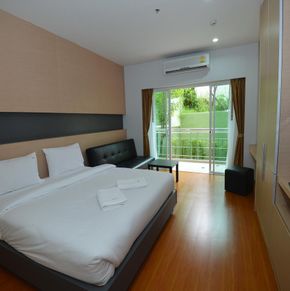 NearBy Hotel