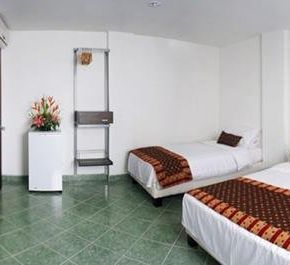 NearBy Hotel