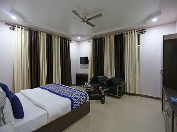 OYO 4635 Sheetal Hotel
