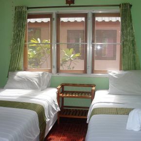 NearBy Hotel