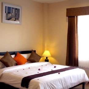 NearBy Hotel