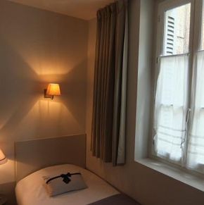 NearBy Hotel