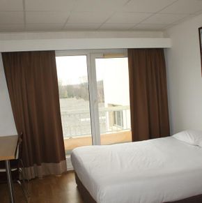 NearBy Hotel