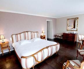 NearBy Hotel