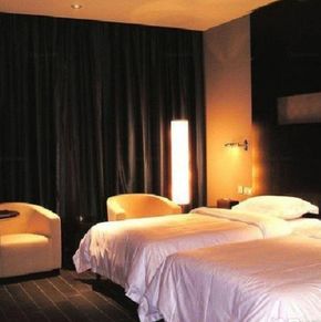 NearBy Hotel