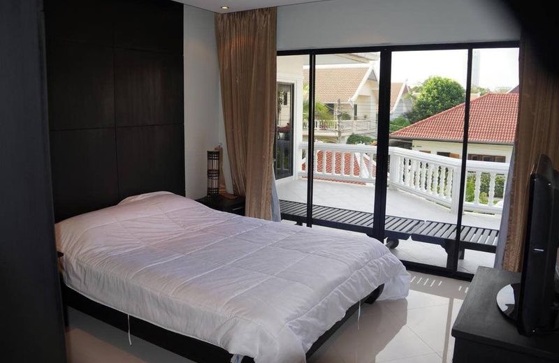 4 BEDROOM IN PATTAYA BEACHFRONT