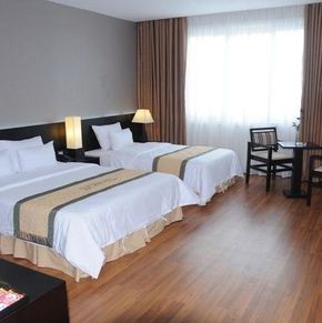 NearBy Hotel