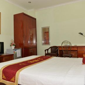 NearBy Hotel