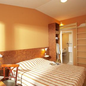 NearBy Hotel