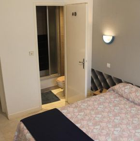 NearBy Hotel