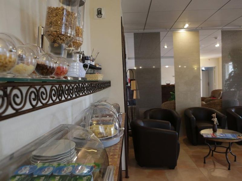 Hotel Photo 12