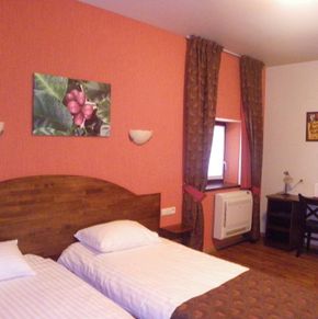 NearBy Hotel