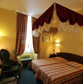 NearBy Hotel