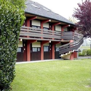 NearBy Hotel