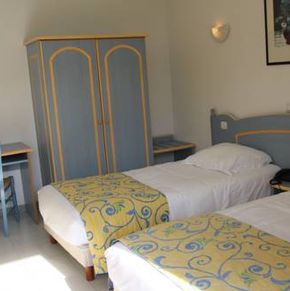 NearBy Hotel