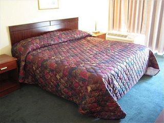 Фото отеля Red Carpet Inn and Suites Muncie