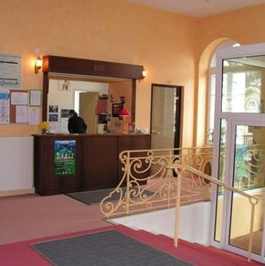 NearBy Hotel