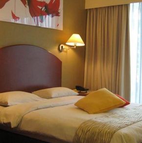 NearBy Hotel