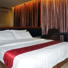 NearBy Hotel