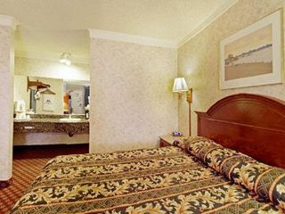 Hotel pic Americas Best Value Inn & Suites - Fontana