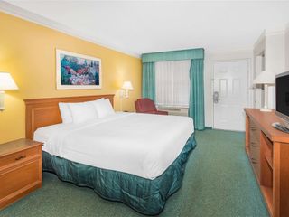 Hotel pic Days Inn & Suites by Wyndham Huntsville Spacecenter