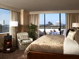 Фото отеля Renaissance Newport Beach Hotel