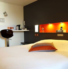 NearBy Hotel