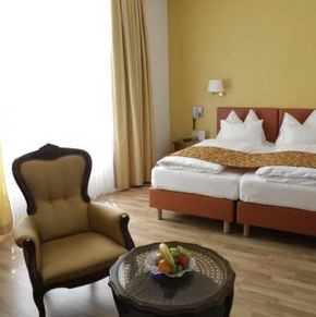 NearBy Hotel