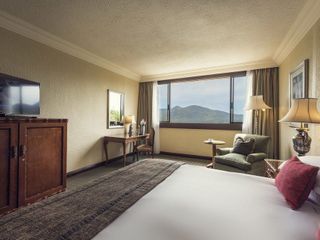 Фото отеля The Cascades Hotel at Sun City Resort