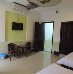 NearBy Hotel