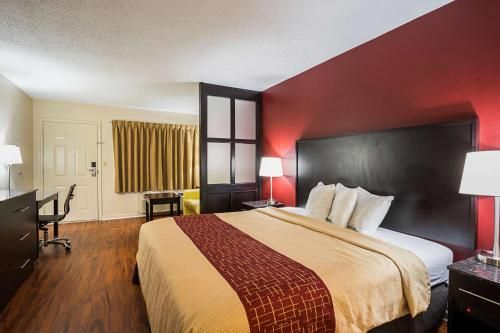 Photo of Red Roof Inn & Suites Scottsboro