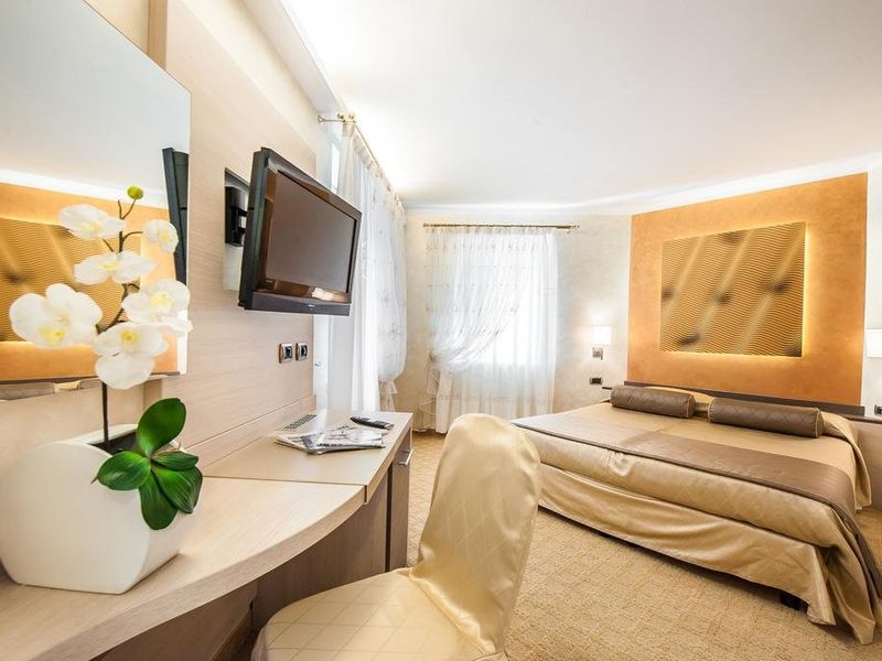 Hotel Photo 6
