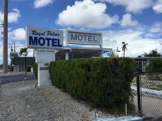 Фото отеля Royal Palms Motel