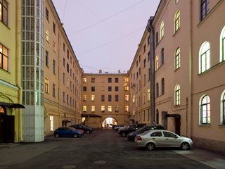 На Конюшенной