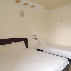 NearBy Hotel