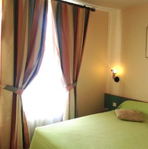 NearBy Hotel