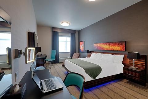 Hotel Clique Calgary Airport