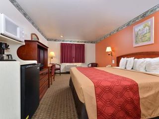 Фото отеля Econo Lodge Inn & Suites Corning