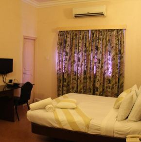 NearBy Hotel