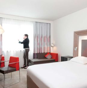 NearBy Hotel