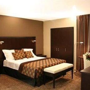 NearBy Hotel