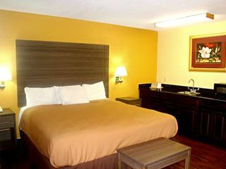 Фото отеля Village Inn Cotulla
