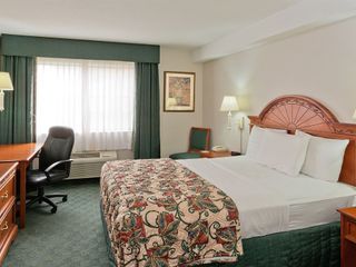 Hotel pic La Quinta Inn by Wyndham Everett