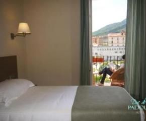 NearBy Hotel