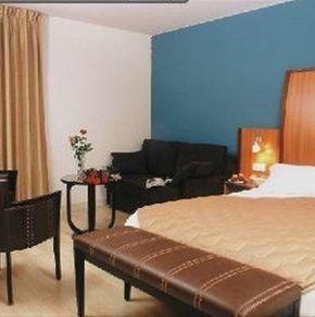 NearBy Hotel