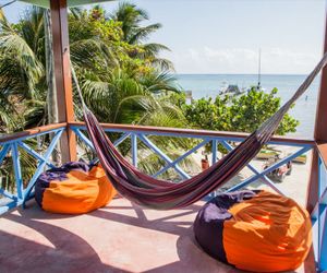 Sandbar Beachfront Hostel & Restaurant San Pedro Belize